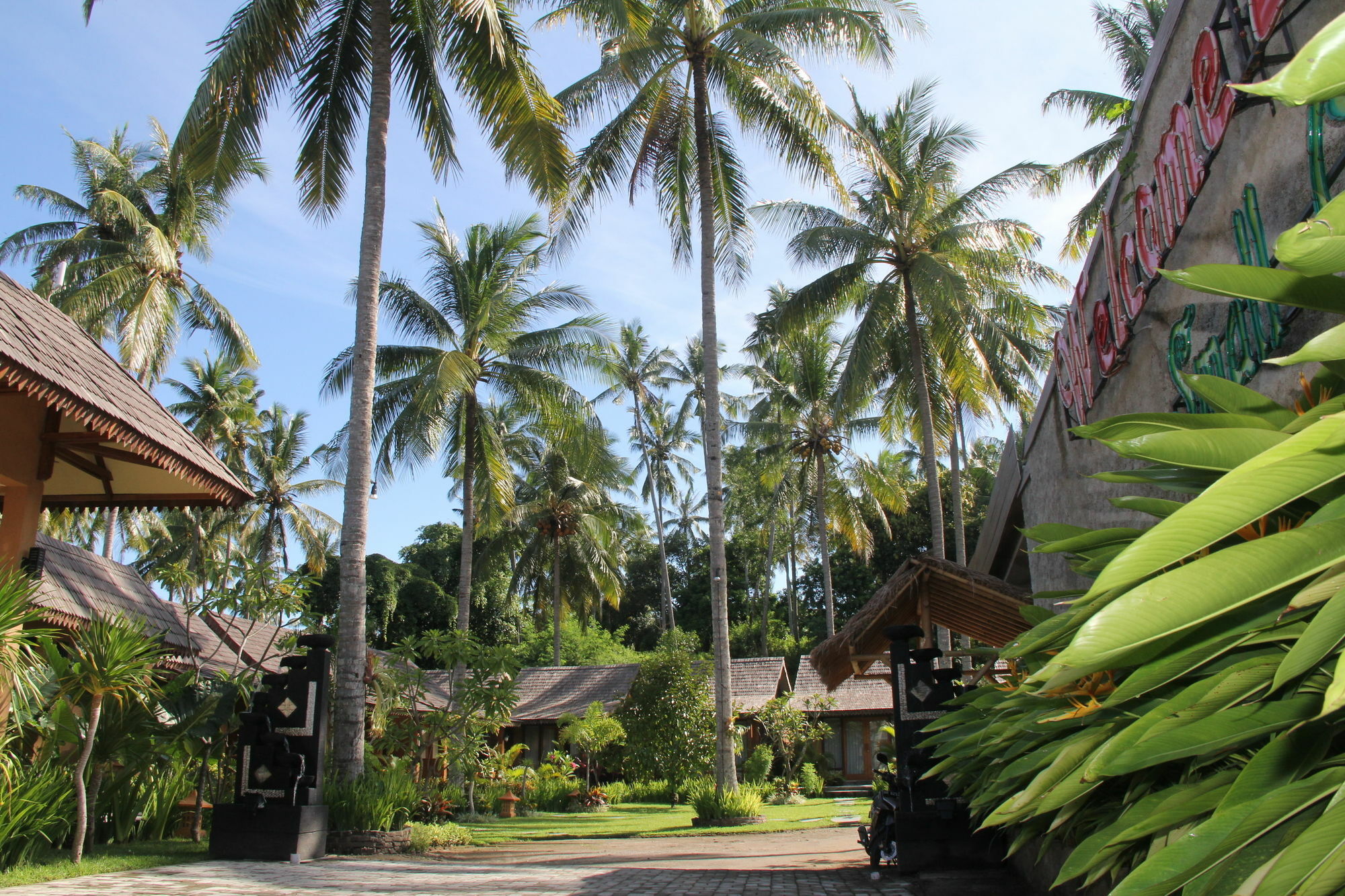 Reddoorz Plus @ Raya Senggigi Lombok Exterior photo